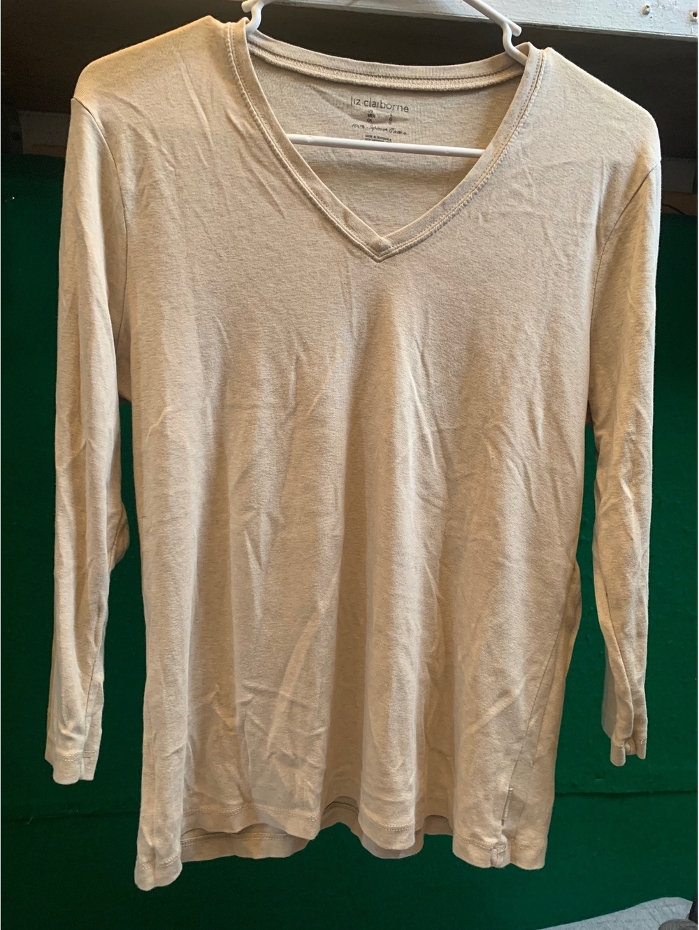 Liz Claiborne beige long sleeve V neck top size Large